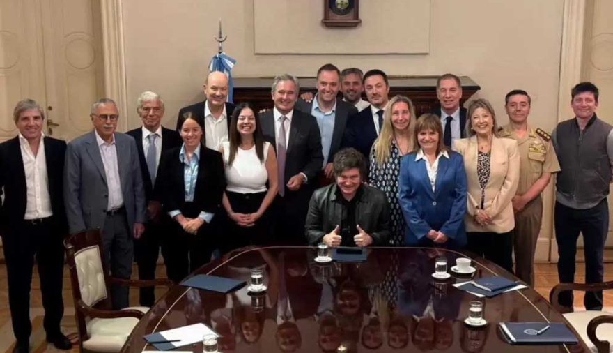 Javier Milei reúne al Gabinete para respaldar a Manuel Adorni y avanzar con el plan de reformas para 2026
