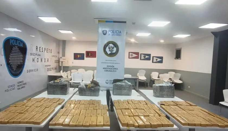 Trató de sobornar a la policía y luego confesó que llevaba más de 100 kilos de marihuana