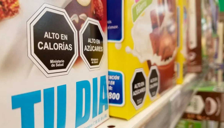 Etiquetado frontal: por qué el Gobierno quiere eliminar la ley de octógonos en las góndolas