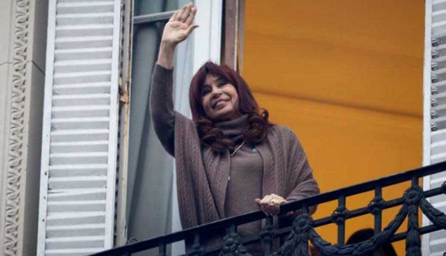 Se cumple un año del fallo judicial que condenó a CFK a 6 años de prisión e inhabilitación