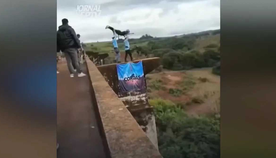 Tragedia en Brasil: una joven murió al ser arrojada al vacío sin cuerda durante una práctica de puenting
