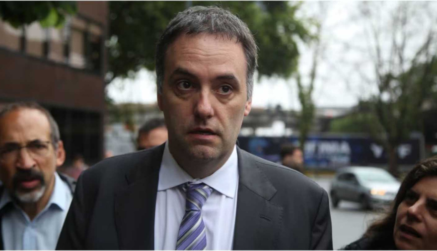 Renunció Adorni y ahora Milei deberá definir si valió la pena defender lo indefendible