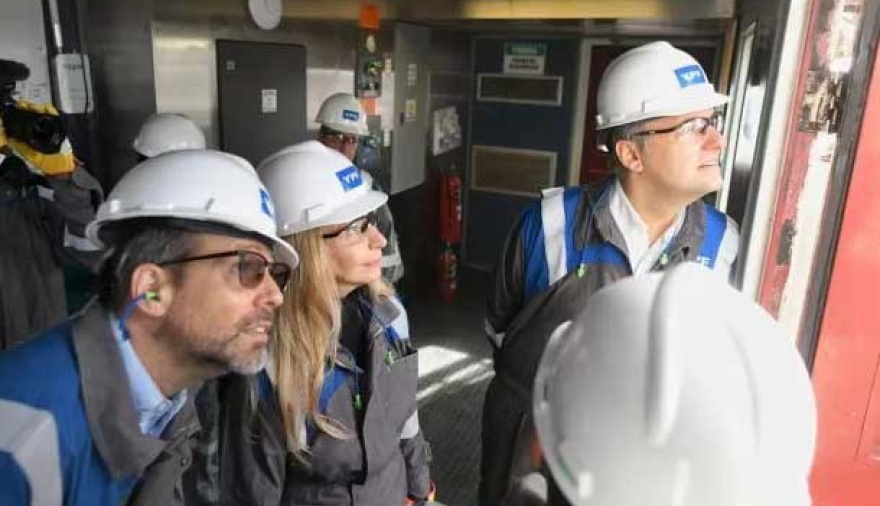 Qué va a pasar con el puesto de Manuel Adorni en el directorio de YPF, tras su salida del Gabinete