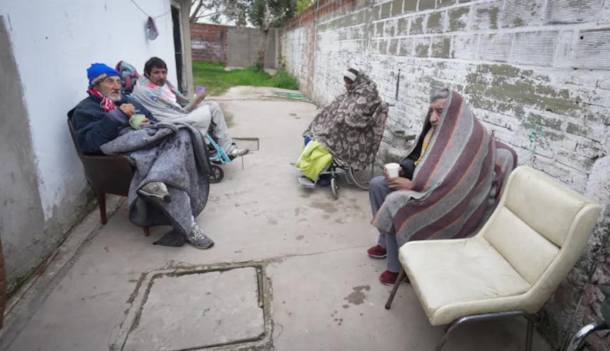 Se entregó la mujer acusada de manejar el geriátrico clandestino donde encontraron a adultos mayores hacinados y sin comida