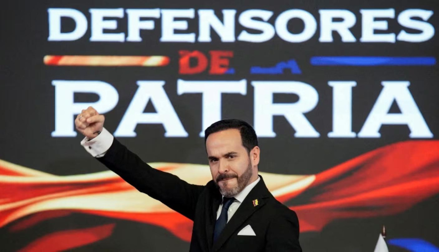 Con la presencia de Milei y bajo una alerta terrorista, asume el nuevo presidente de Colombia