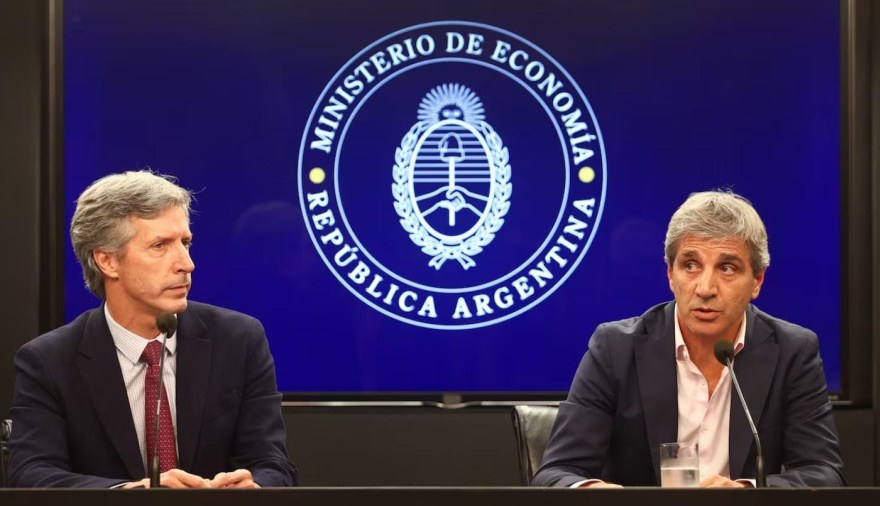 Tras el dato de inflación, las bandas del dólar se ajustarán 2,1% y el techo superará los $1900 a fin de septiembre