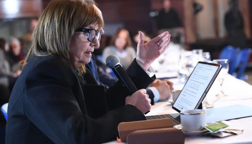 Con un traspié, Patricia Bullrich tomó distancia del Gobierno por el modelo económico