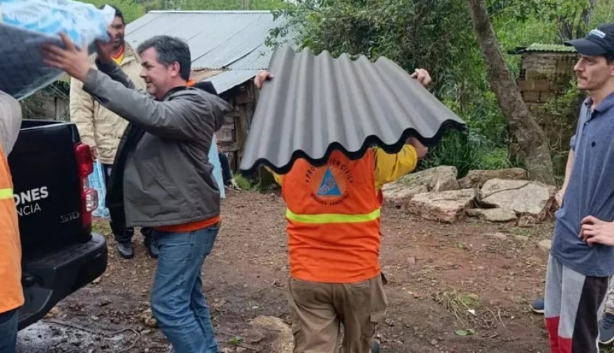 Temporal en Misiones: techos volados, árboles caídos y más de 100 familias asistidas