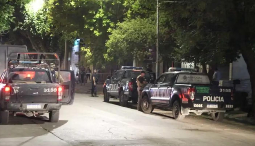 Mendoza: tres hombres atacaron a tiros una casa y mataron a un nene de 7 años