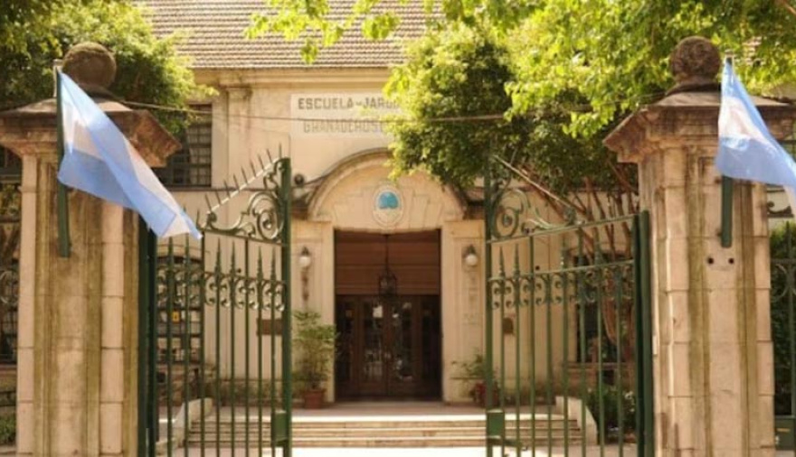 Una docente de una escuela de Palermo fue separada de su cargo acusada de filmar alumnos y pedirles datos personales