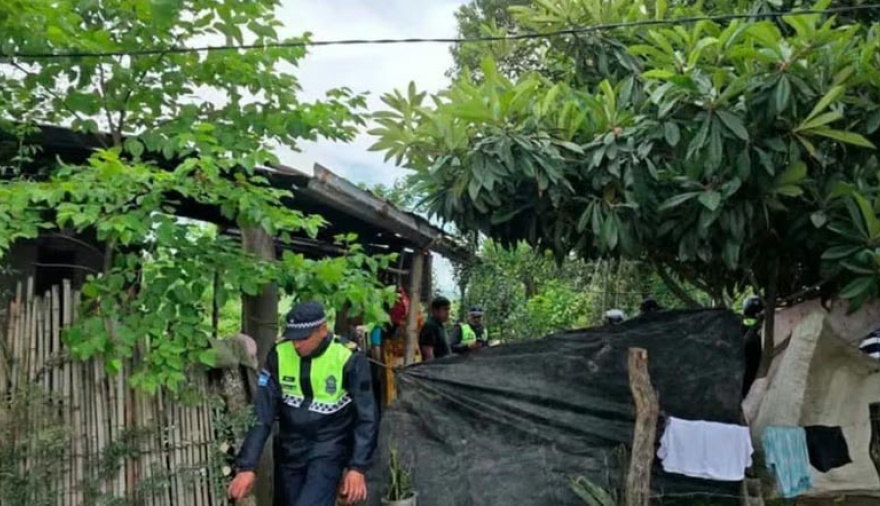 Encontraron muerto a un bebé en un canal de Tucumán: detuvieron a sus padres y a otros dos familiares