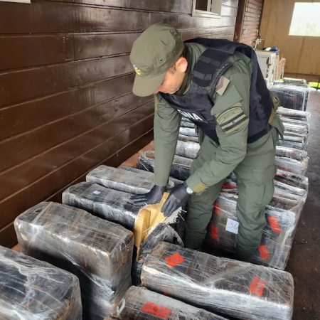 Choque, persecución y una mochila abandonada: hallaron más de tres toneladas de marihuana valuadas en $10 mil millones
