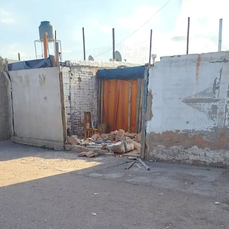 Conmoción en Mendoza: una nena de tres años murió aplastada después de que una moto colisionó en su casa
