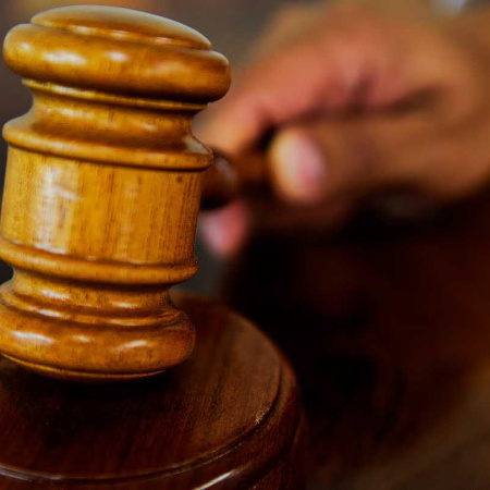 La Justicia de Río Negro condenó a un padre que abandonó a su hija recien nacida porque lloraba mucho