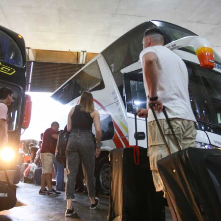 Rescataron a una adolescente de 15 años que intentaban sacar del país sin documentos: hay dos detenidos