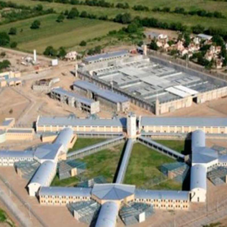 Fue a visitar a su novio a la cárcel, intentó pasar más de 900 dosis de cocaína y la detuvieron