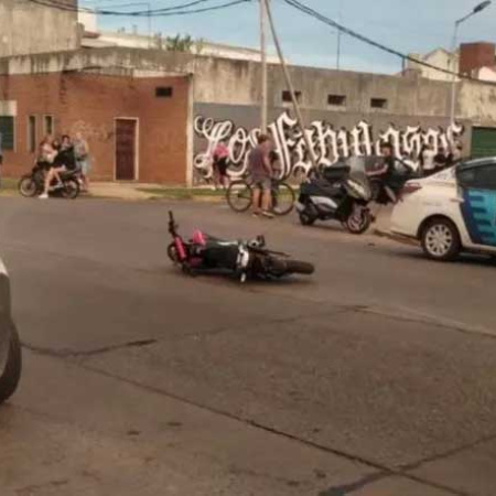 Un motociclista murió degollado tras impactar contra un cable que cruzaba