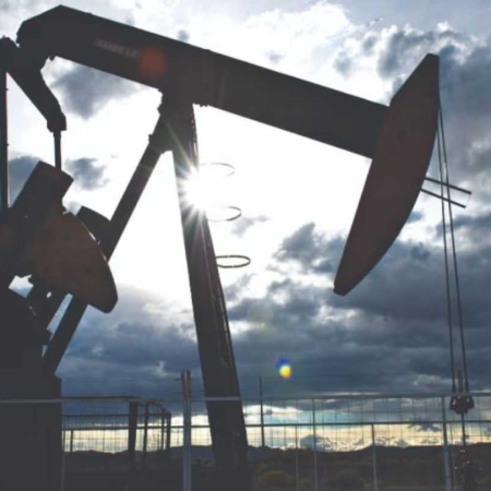 Mientras escala la guerra en Medio Oriente, el petróleo rozó los US$120 por primera vez desde 2022