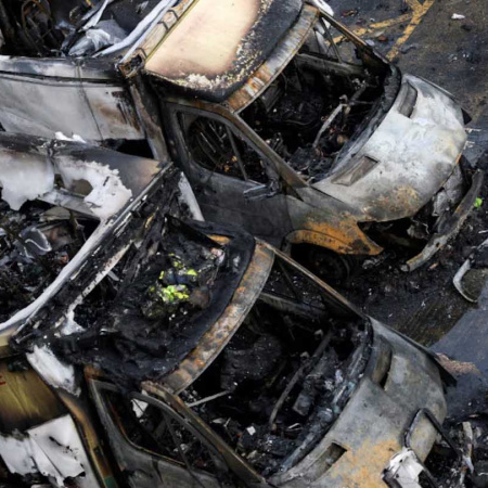 Investigan un ataque antisemita en Londres: incendiaron cuatro ambulancias de una organización judía