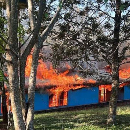 Acusan a un chico de 13 años de haber incendiado un colegio histórico de Misiones