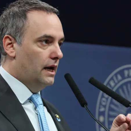 Manuel Adorni gastó $14 millones en muebles para su departamento de Caballito