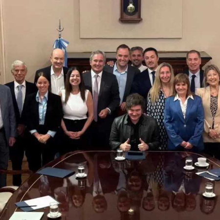 Javier Milei reúne al Gabinete para respaldar a Manuel Adorni y avanzar con el plan de reformas para 2026
