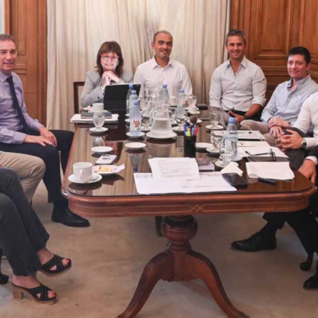 El Gobierno reúne a la mesa política y busca definir la agenda de reformas que enviará al Congreso