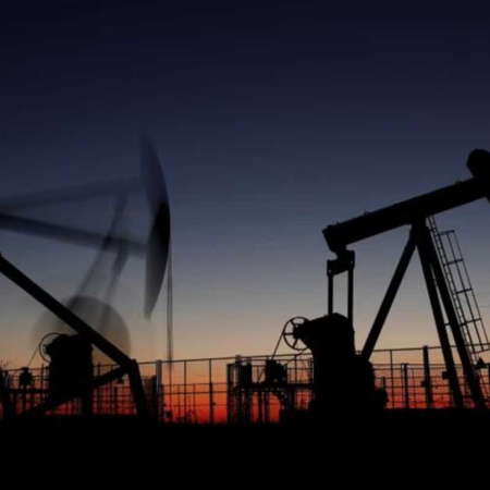 El petróleo baja más del 5% en medio de la expectativa por un acuerdo entre EE.UU. e Irán