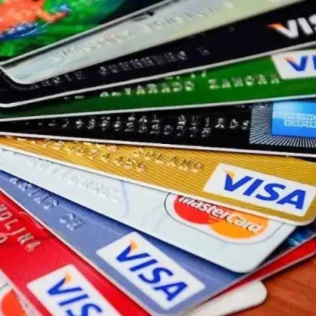 Clonaron tarjetas y gastaron $20 millones en electrodomésticos: así actuaba la banda de estafadores santafesina