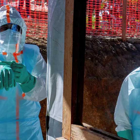Tres vacunas contra el Ébola en desarrollo en medio de crecientes temores por un nuevo brote.
