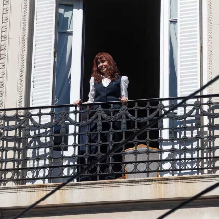La Justicia advirtió a Cristina Kirchner por las manifestaciones alrededor de su casa
