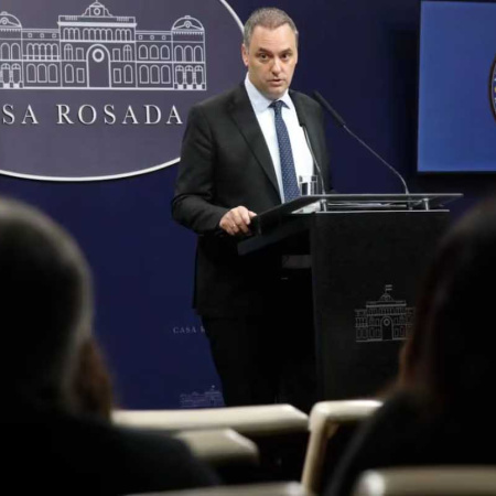 El Gobierno abrirá una investigación interna por las compras que hizo Adorni con tarjetas de crédito de funcionarios de la Vocería