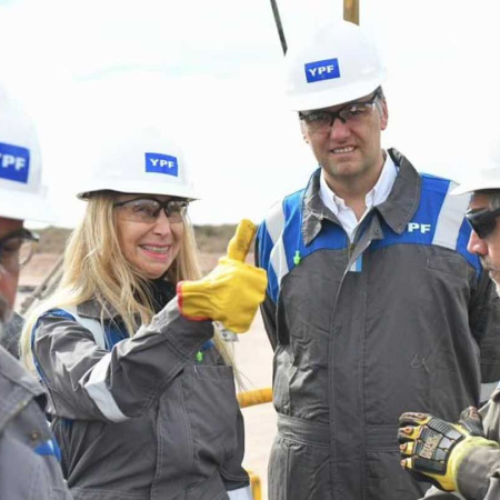 Tras dejar la jefatura de Gabinete, Manuel Adorni renunció a su cargo en el directorio de YPF