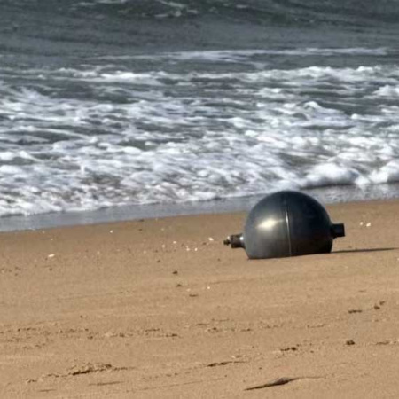 La policía de Queensland confirma el hallazgo de seis esferas metálicas en Forrest Beach