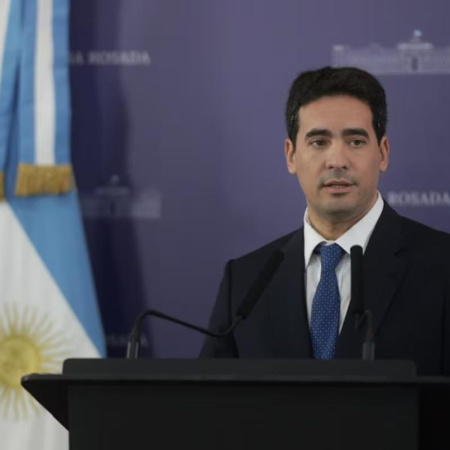 El vocero presidencial: “Que el dólar llegue a $1800 es una posibilidad en los próximos meses”