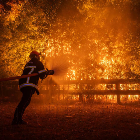 Incendios en el sur de Europa: hay más de 330.000 personas evacuadas en España, Italia y Francia