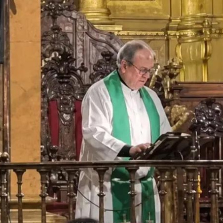 Polémica en Córdoba: un cura acusado por abuso sexual de menores reapareció dando misa en la Catedral