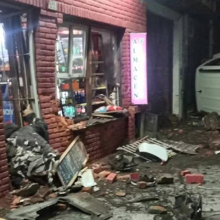 Mar del Plata: una camioneta volcó a toda velocidad, atropelló a cinco personas y una de ellas murió