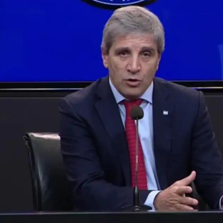Luis Caputo anunció que se usarán fondos de ANSES para impulsar créditos hipotecarios