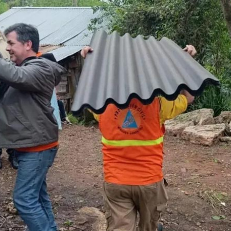 Temporal en Misiones: techos volados, árboles caídos y más de 100 familias asistidas