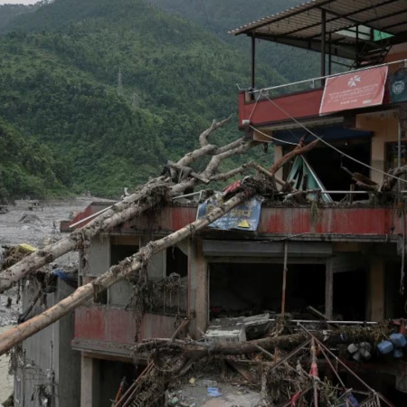 Crece el número de víctimas por las trágicas inundaciones en Nepal: hay más de 900 muertos y 4400 desaparecidos