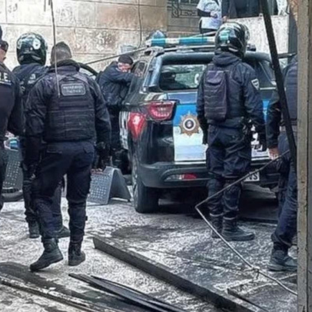Le dieron el alta, esperaba en silla de ruedas y lo atropelló un patrullero: deberá volver al quirófano