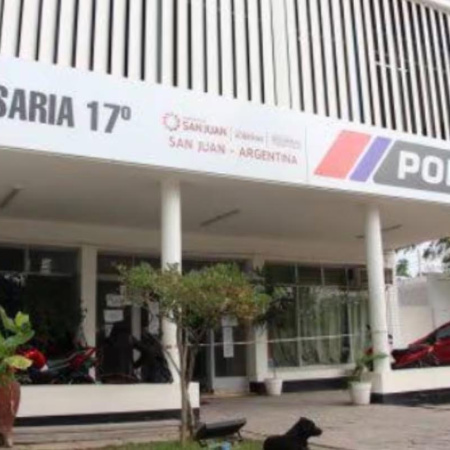 Detuvieron a un policía de San Juan acusado de robarle la tarjeta de crédito a un compañero para hacer compras
