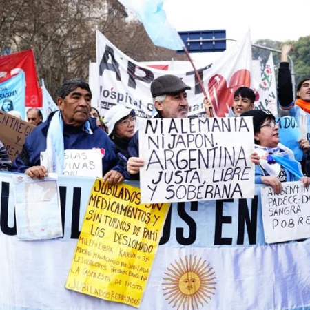 Endeudados, jubilados y personas con discapacidad marcharán hacia Plaza Congreso