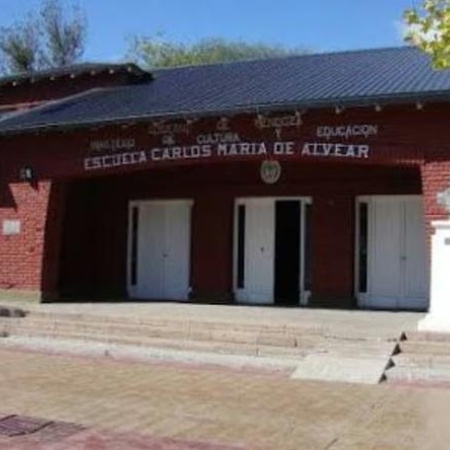 "Fue mi tío": identificaron a la niña embarazada que pidió ayuda con una pintada en la pared de la escuela