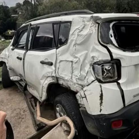 "Estaba medio escabio": se grabó manejando a 140 km/h, chocó contra un poste y destruyó la camioneta