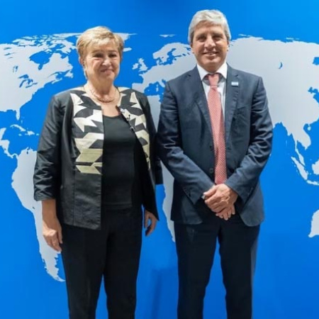 Luis Caputo se reunió con Kristalina Georgieva en Tailandia de cara a la tercera revisión del acuerdo con el FMI