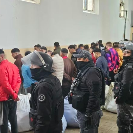 El Gobierno ya trasladó casi el 80% de los presos de la cárcel de Devoto al penal de Marcos Paz